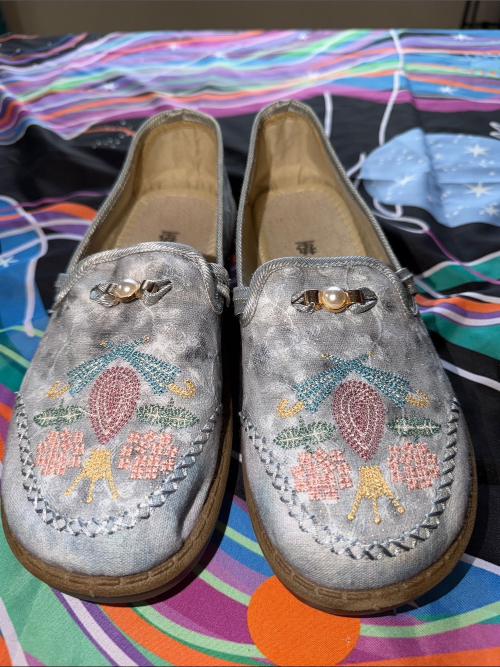 Embroidered Silver Floral Women’s Slip-On Loafers size 9 NWOT